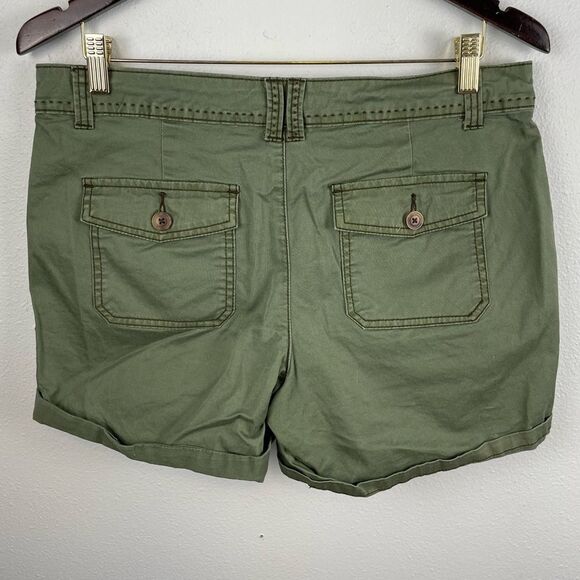 Maurices Green Stretch Shorts Size 9/10 EUC - Picture 2 of 3
